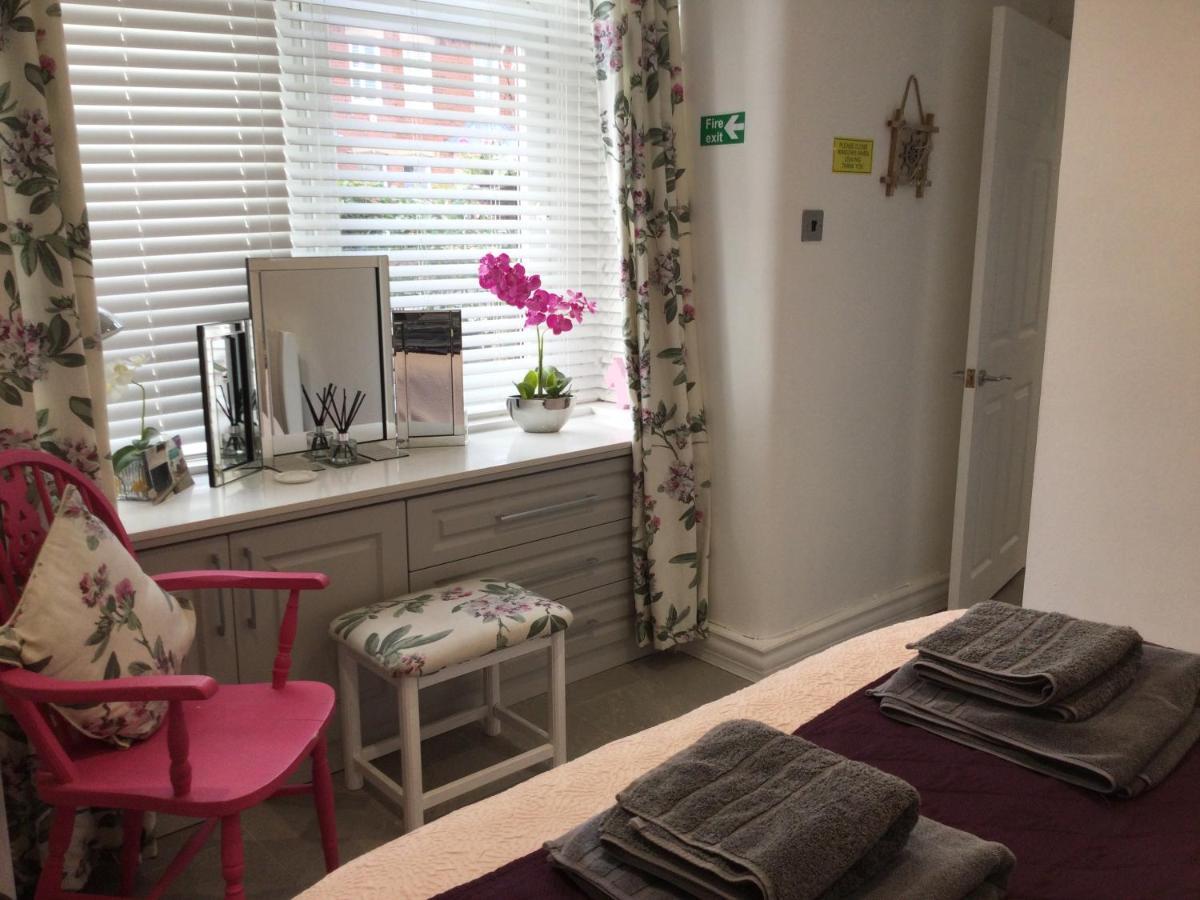 Leafy Lytham Central Lovely Ground Floor 1 Bedroom Apartment With Private Garden In Lytham Dog Friendly Lytham St Annes Εξωτερικό φωτογραφία
